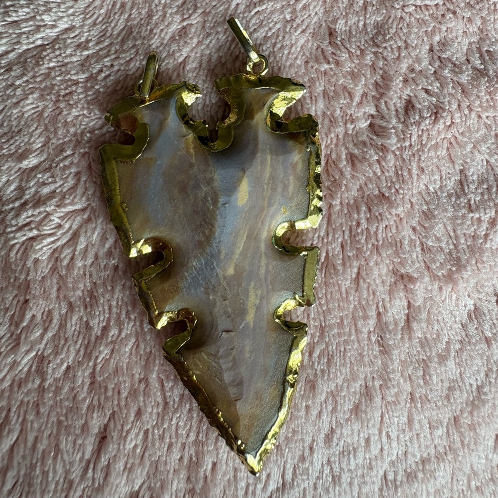 Terra Arrow Pendant – Gold Trimmed Chert Stone Necklace, Boho Earthy Jewelry - Picture 3 of 4